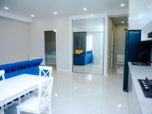 D-S Apartament In Kutaisi Bagian luar foto